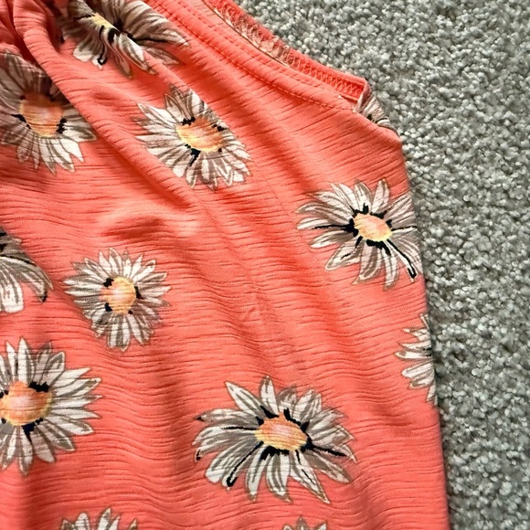 2 for 1 Suzy Shier Coral Floral Camisole and white blue flowy tops - Picture 2 of 14